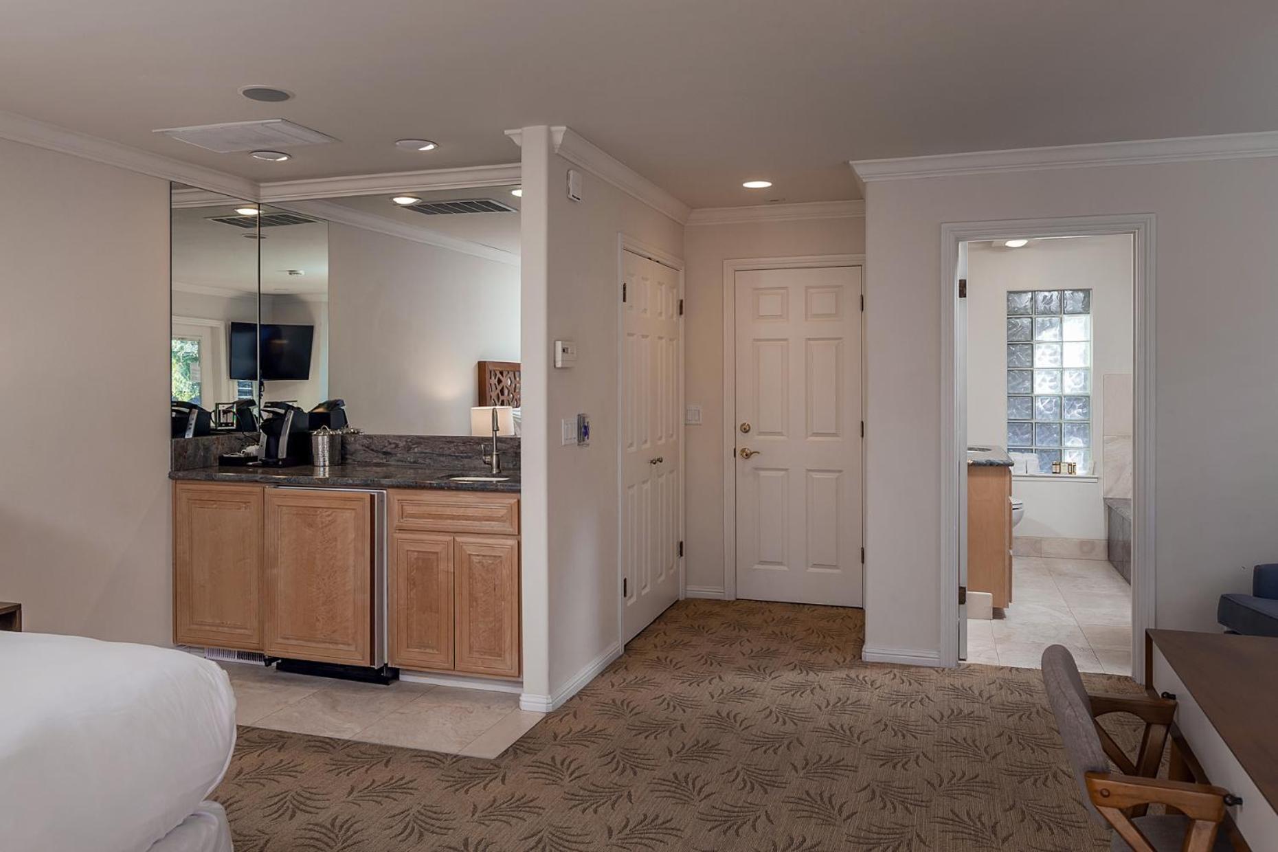 Deluxe Bungalow with Garden View