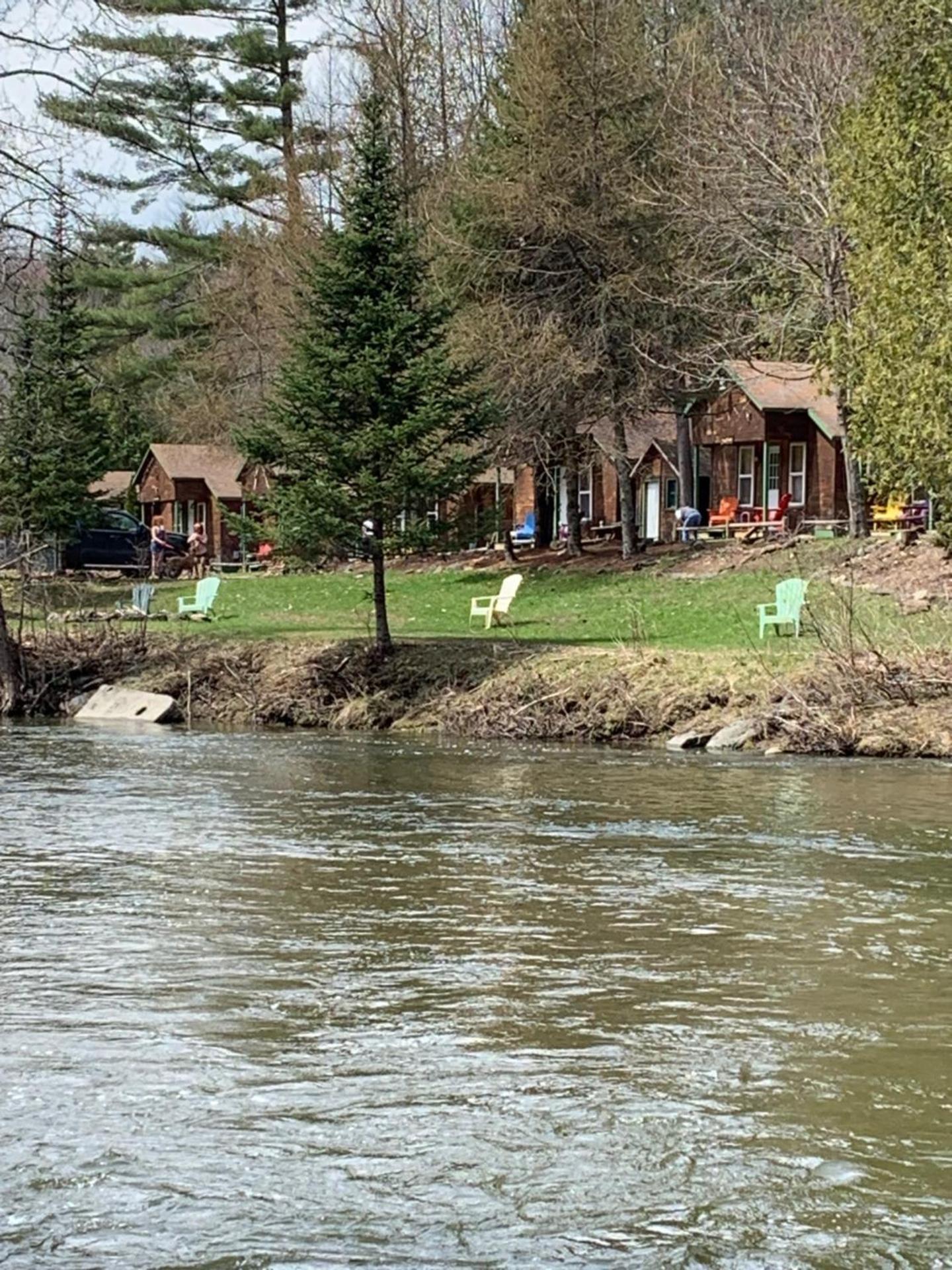 Pine Crest Motel & Cabins