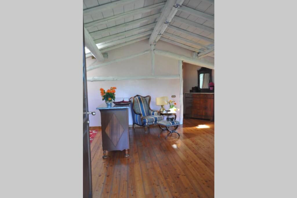 la casa rossa nel bosco