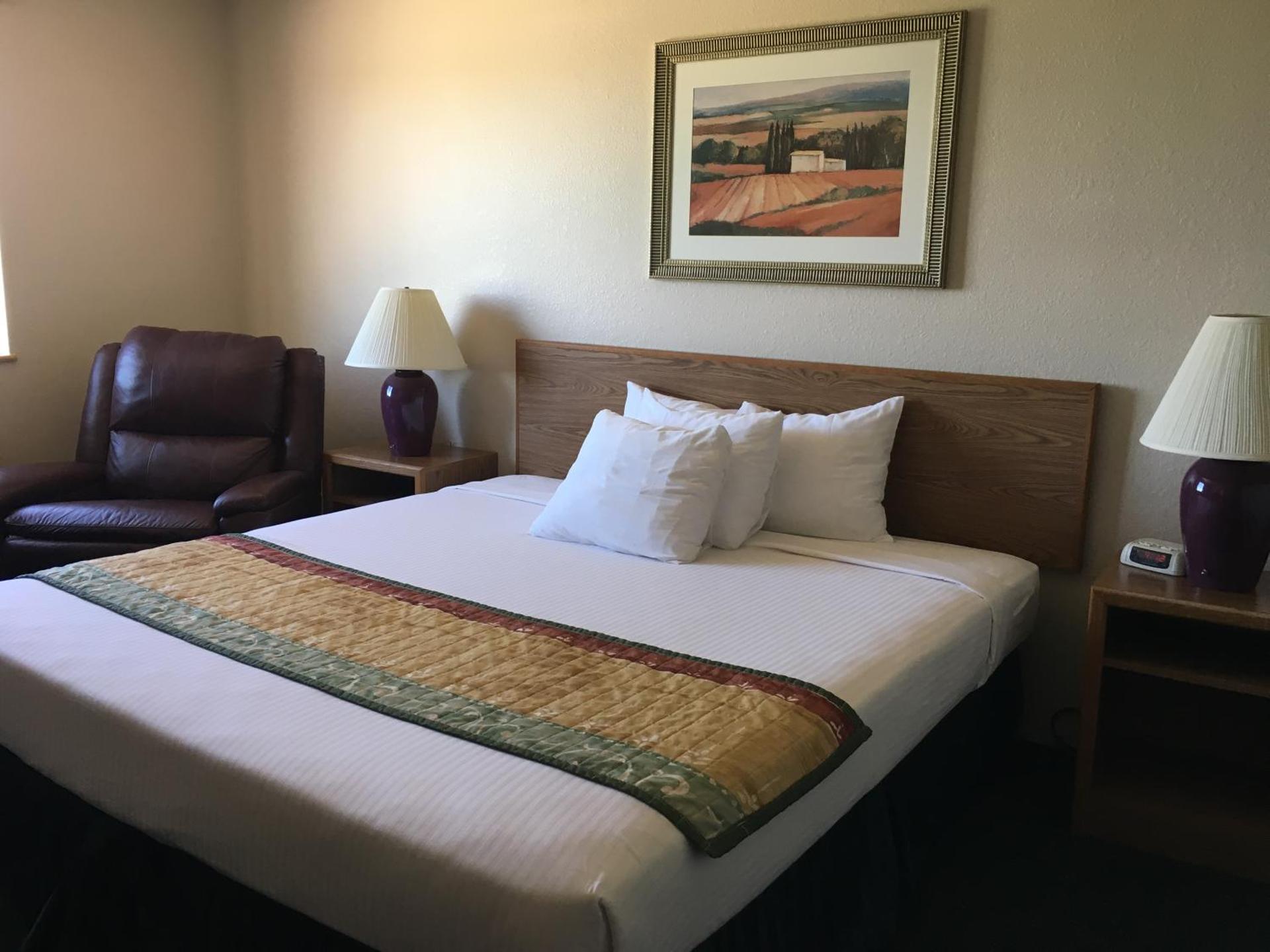 Cassville Four Seasons Inn & Suites