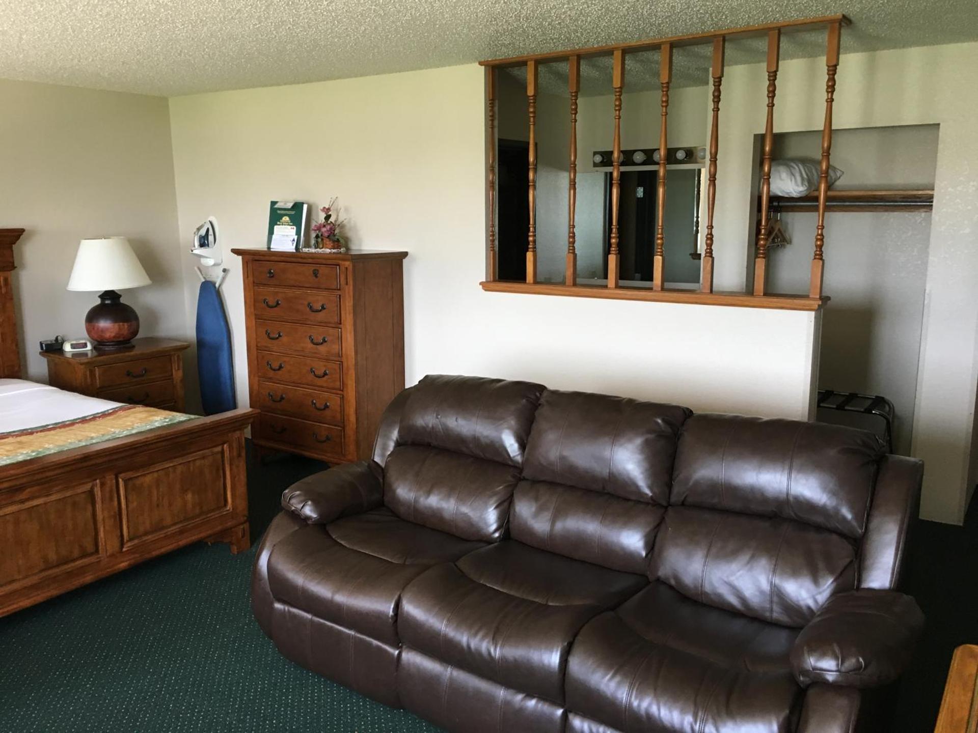 Cassville Four Seasons Inn & Suites