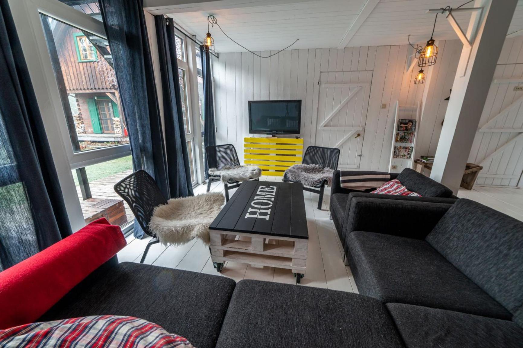 Communal lounge/ TV room