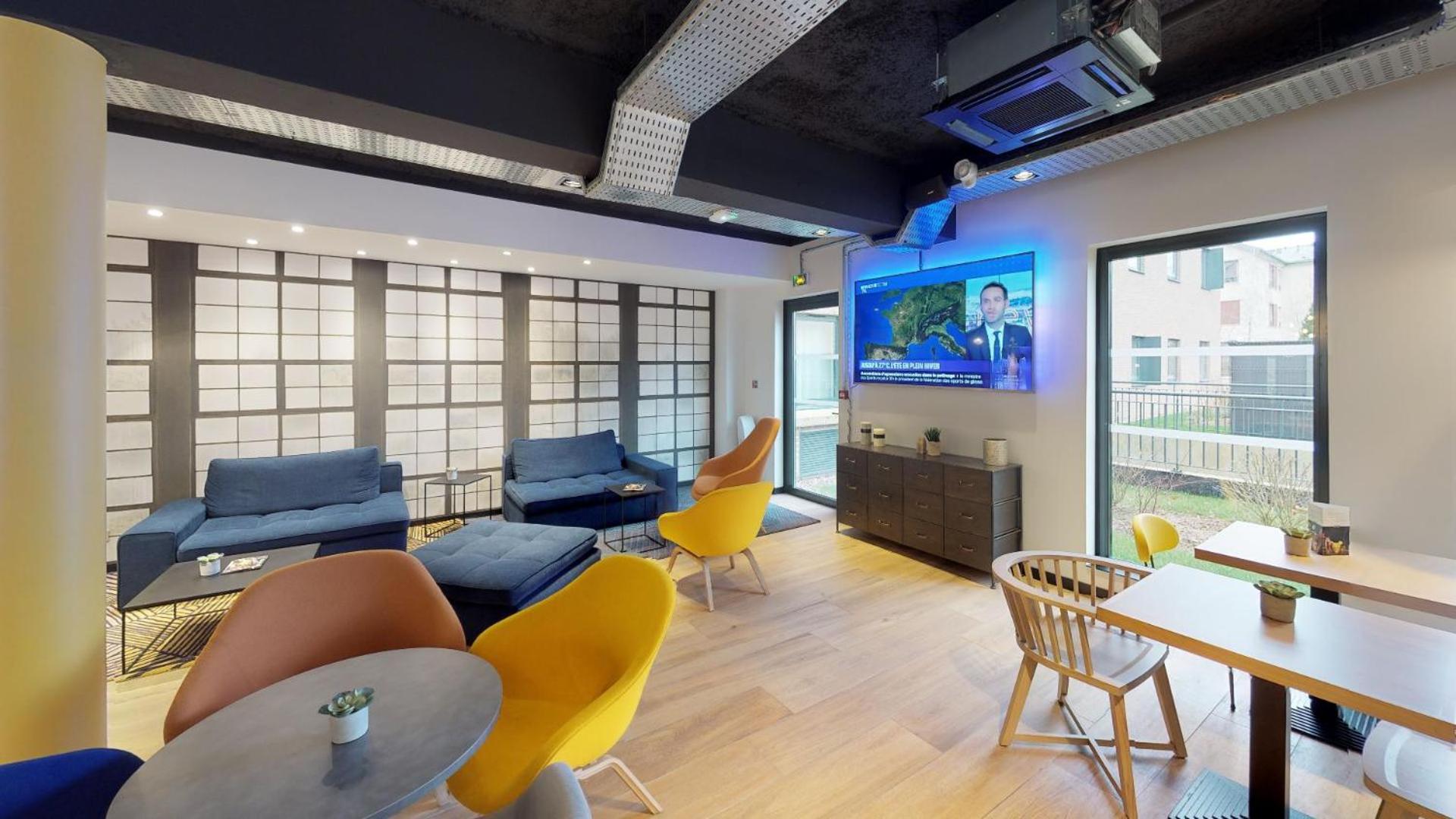 Communal lounge/ TV room