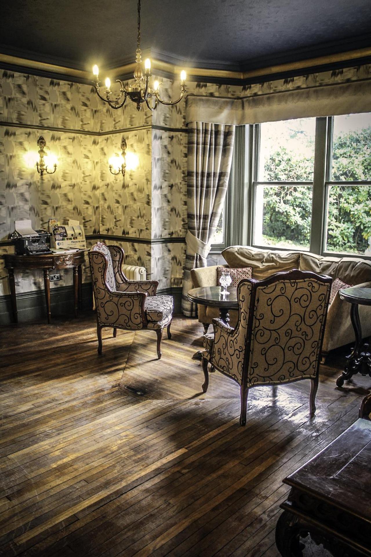 Communal lounge/ TV room