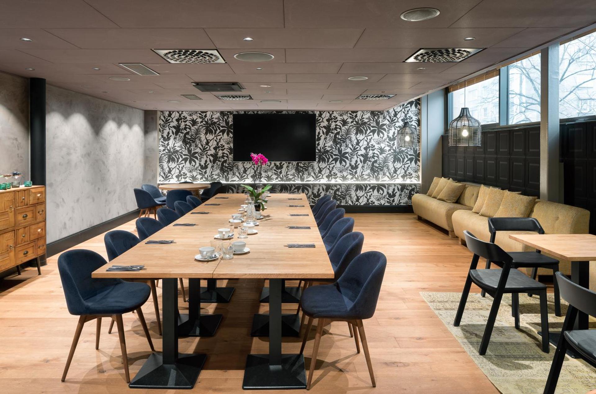 Meeting/conference room