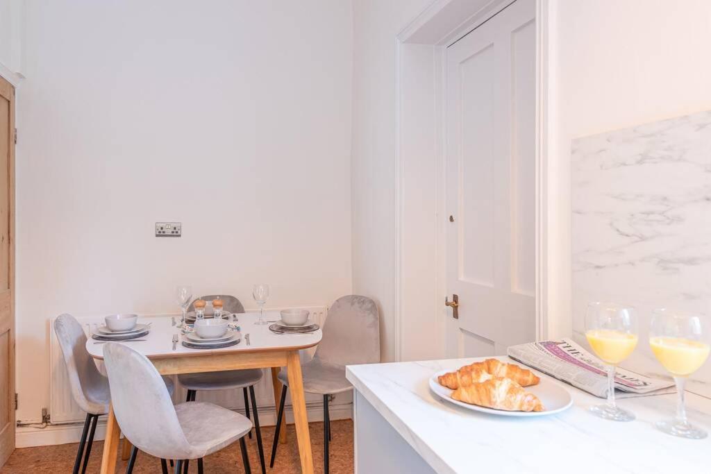 Cosy Mill Workers Cottage Heritage Saltaire