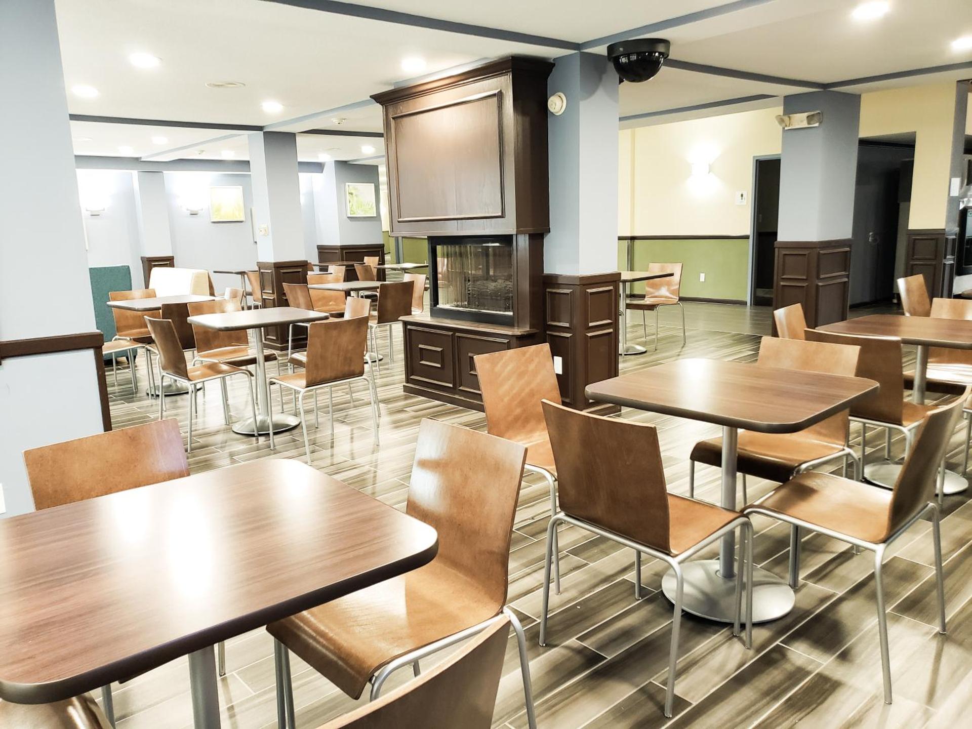 Days Inn & Suites by Wyndham Merrillville