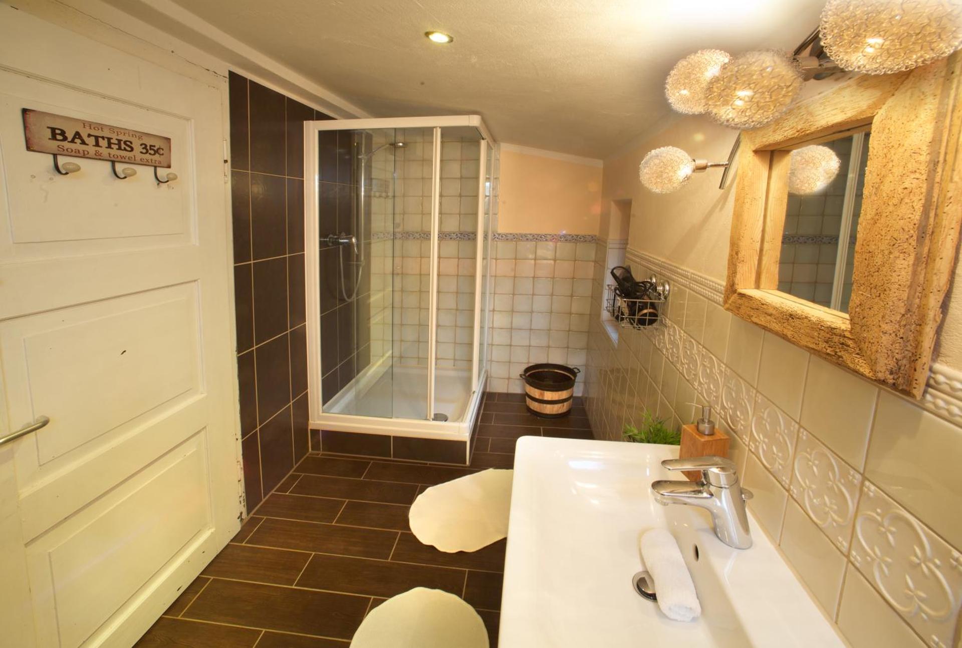 Single Room with Shared Bathroom