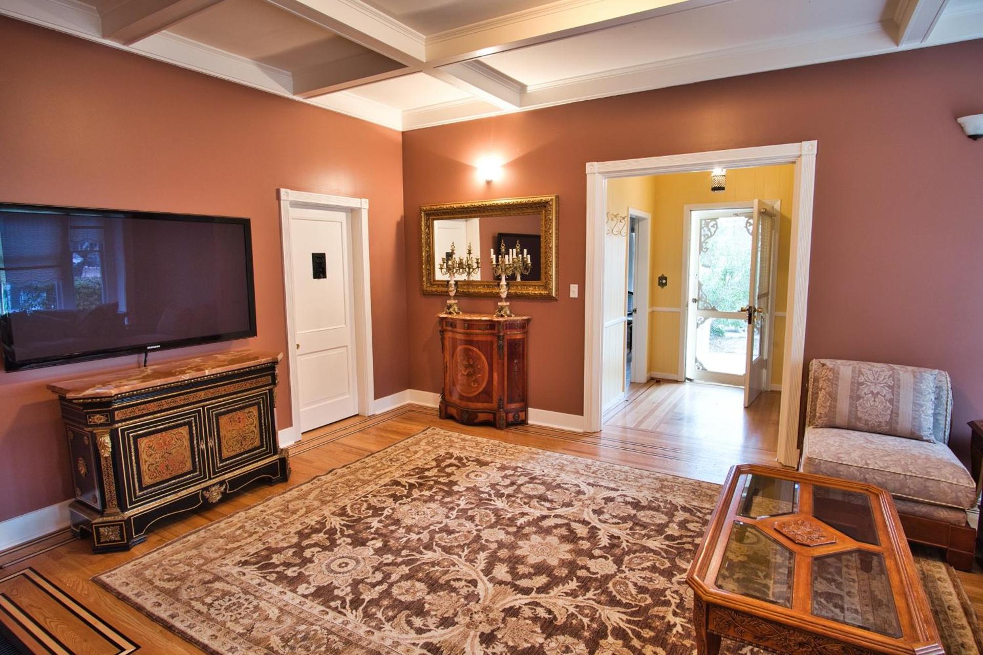 Communal lounge/ TV room