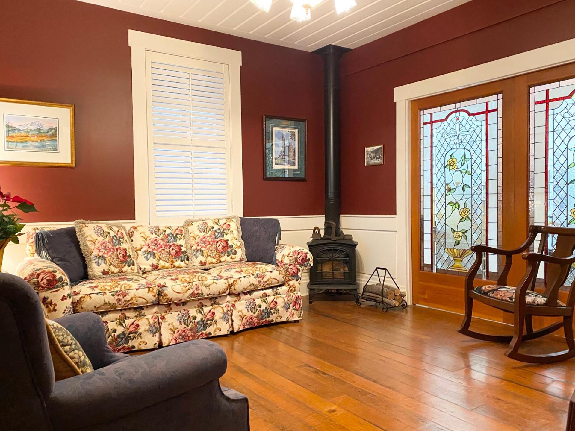 Communal lounge/ TV room