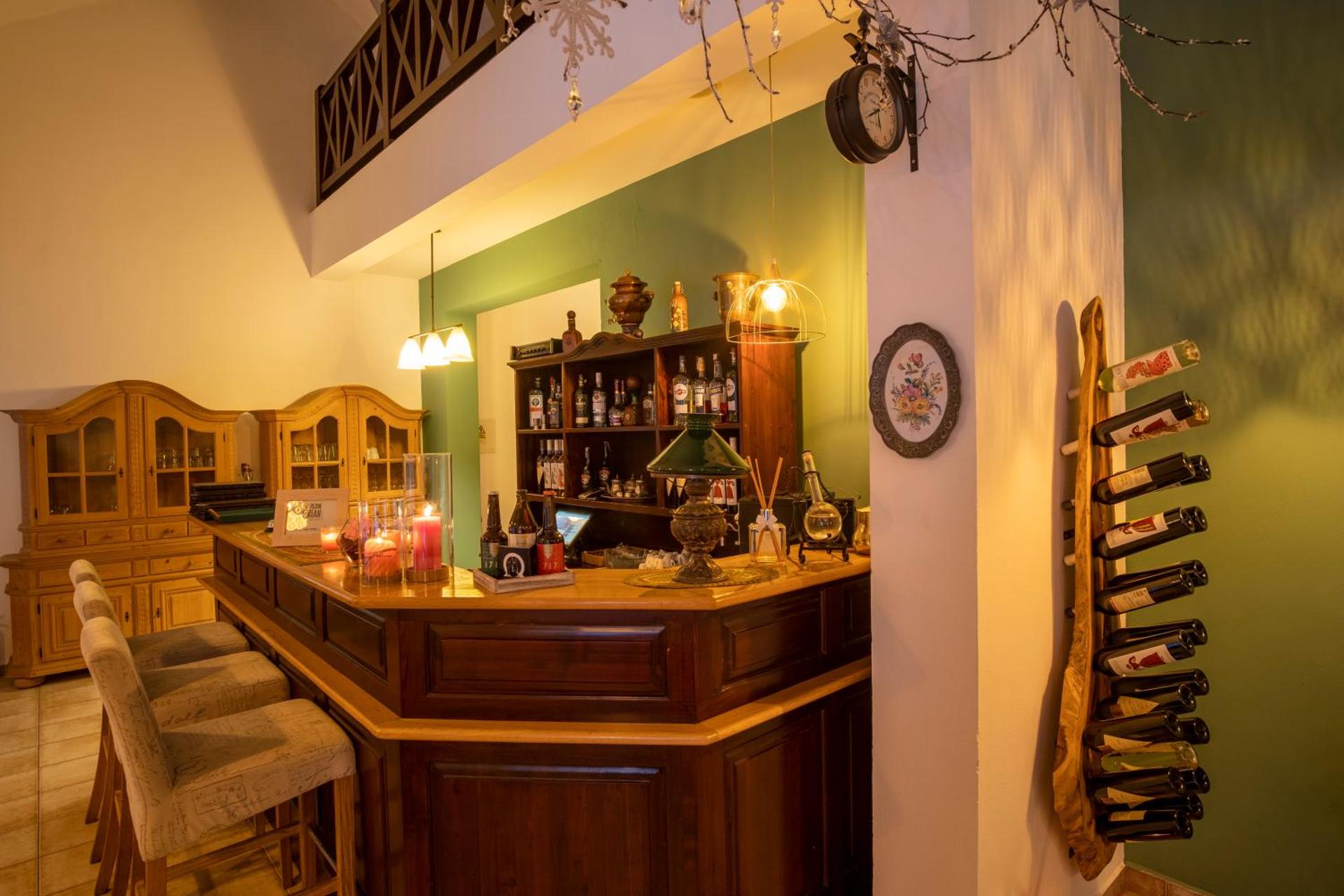 Communal lounge/ TV room