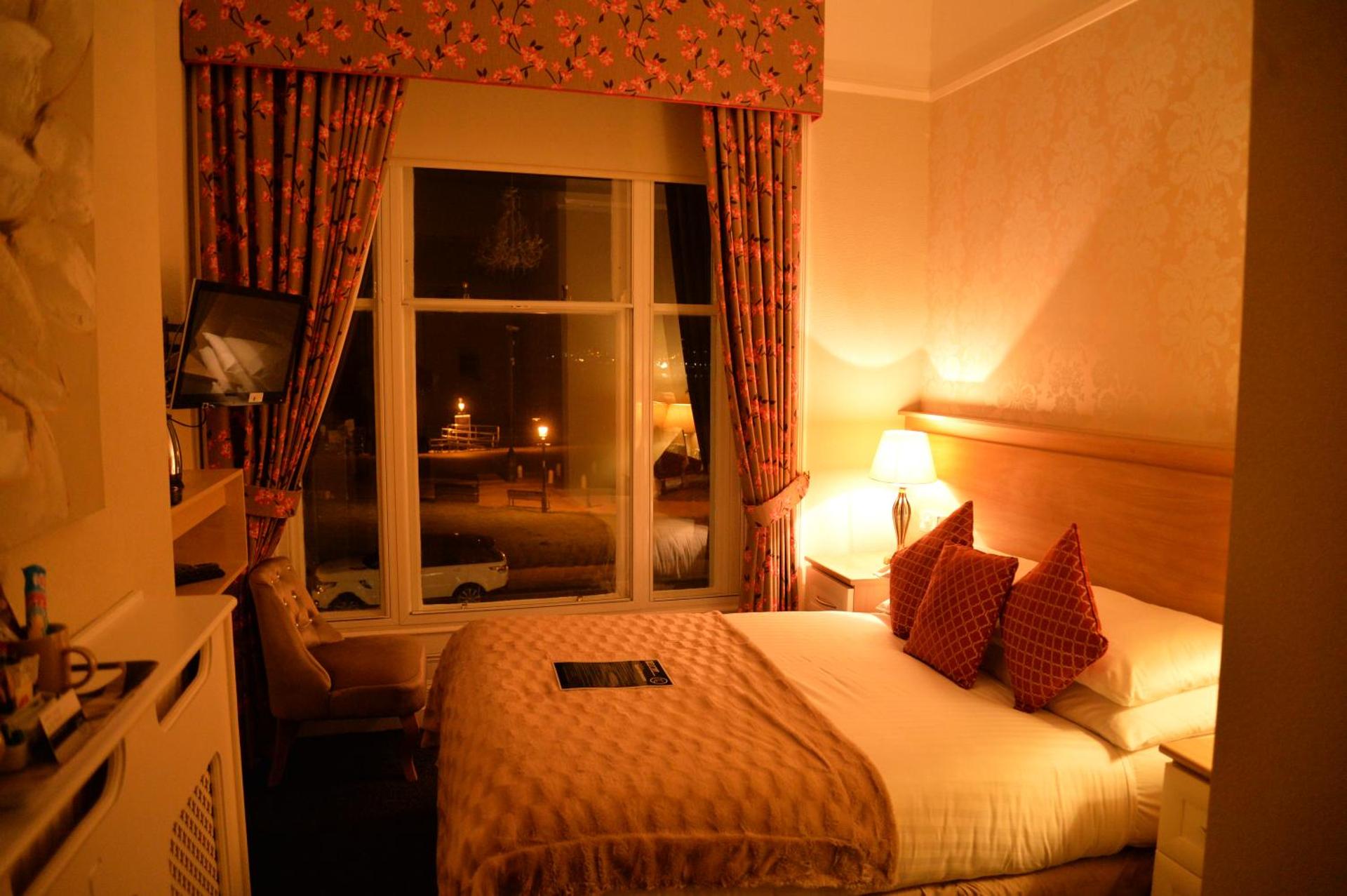 Lauriston & Lawton Court Hotel