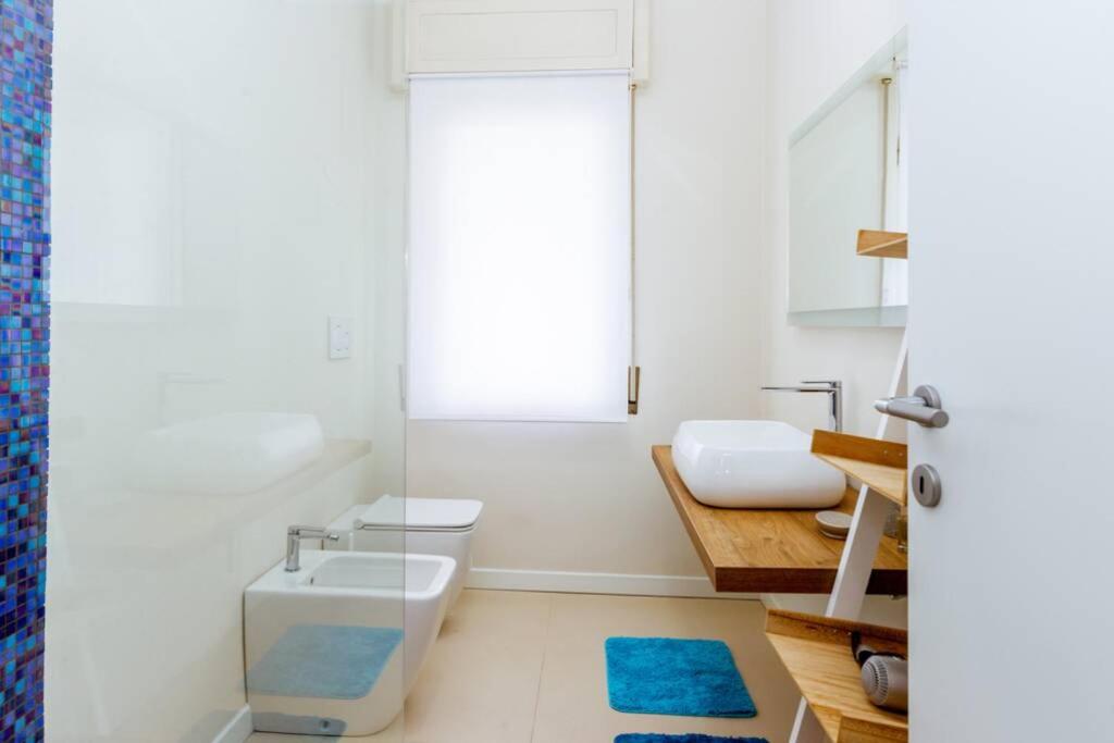 Home La Quiete. Two Bedrooms, 250m from the Beach