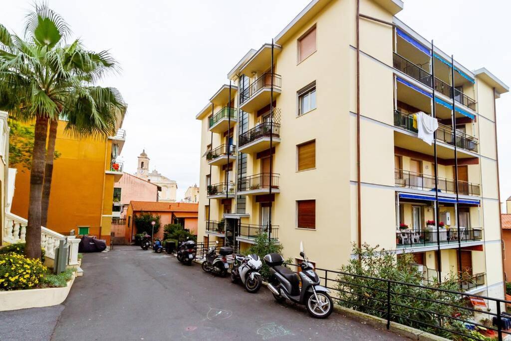 Home La Quiete. Two Bedrooms, 250m from the Beach