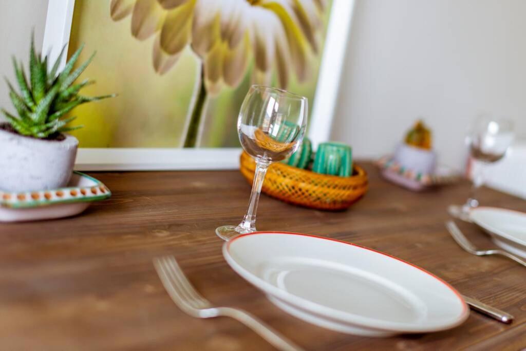 Home La Quiete. Two Bedrooms, 250m from the Beach