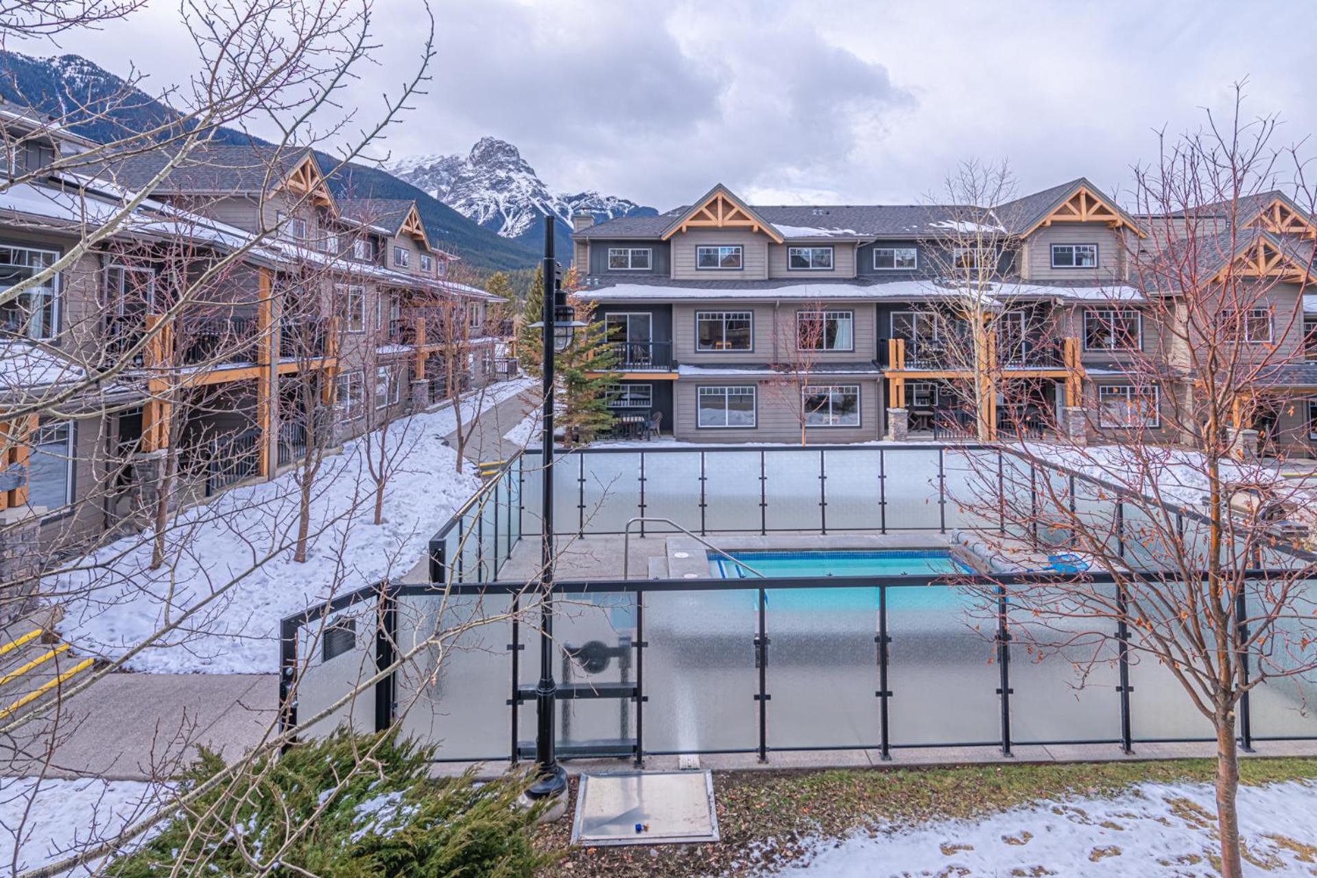 Mountain View Escape - Copperstone 2BR & Hot Tub