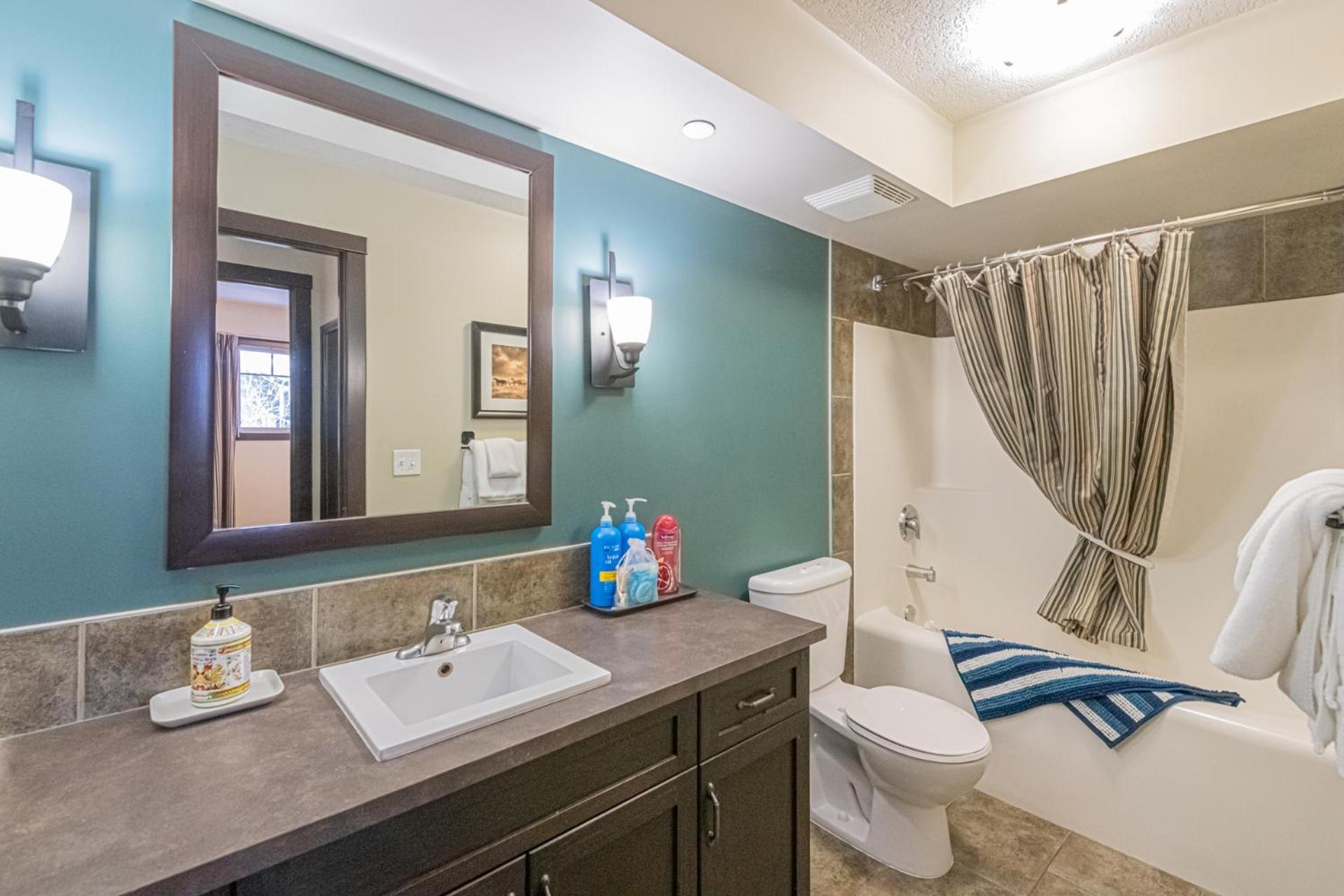 Mountain View Escape - Copperstone 2BR & Hot Tub