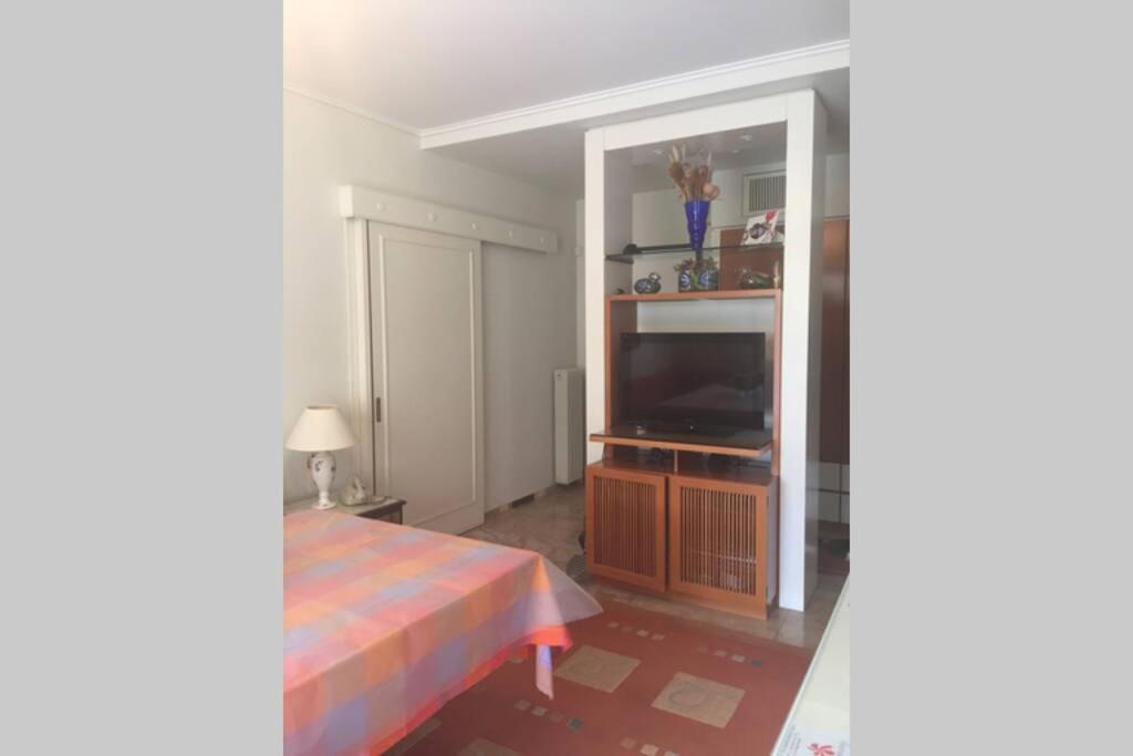 Two Bedroom Apartment Near Alimos Marina !