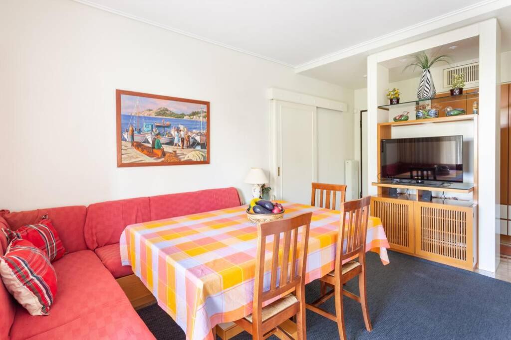 Two Bedroom Apartment Near Alimos Marina !