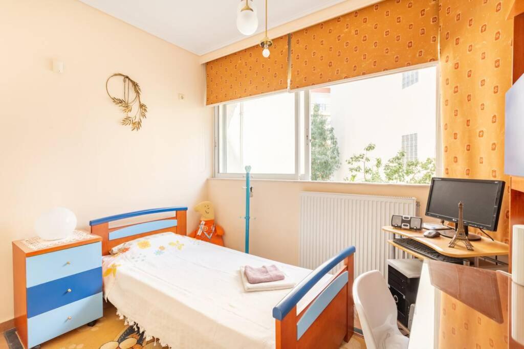 Two Bedroom Apartment Near Alimos Marina !