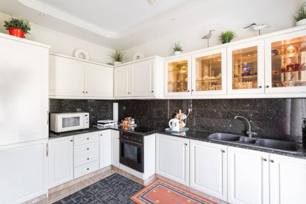 Two Bedroom Apartment Near Alimos Marina !