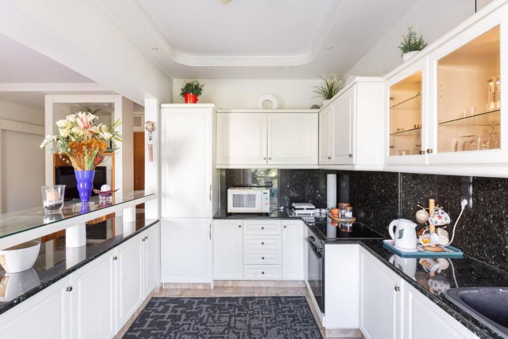 Two Bedroom Apartment Near Alimos Marina !