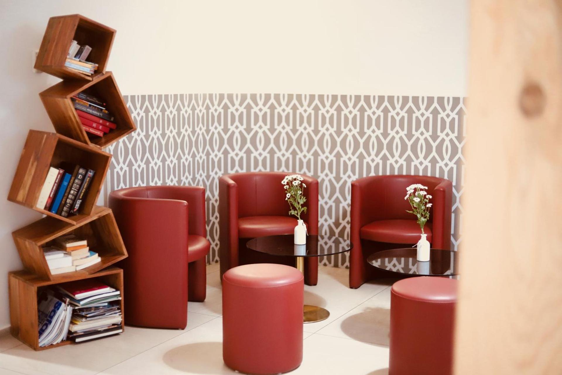 Communal lounge/ TV room