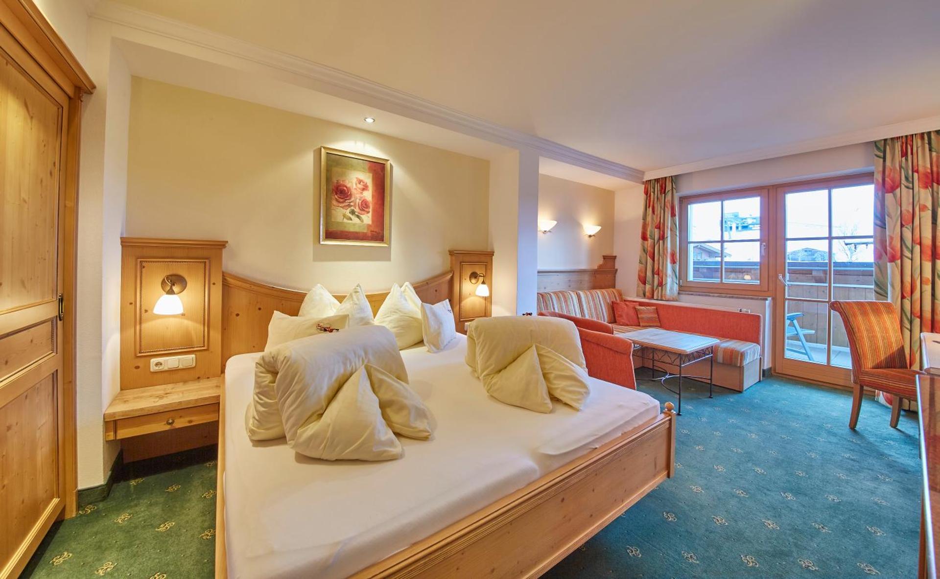 Deluxe Family Suite with Shower and Bathroom