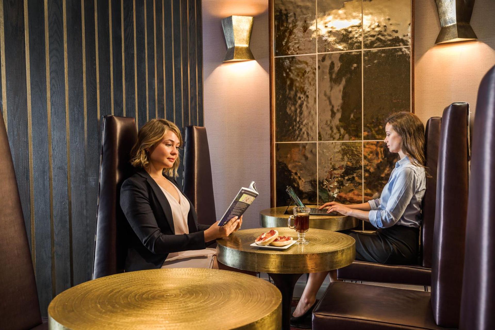 Communal lounge/ TV room