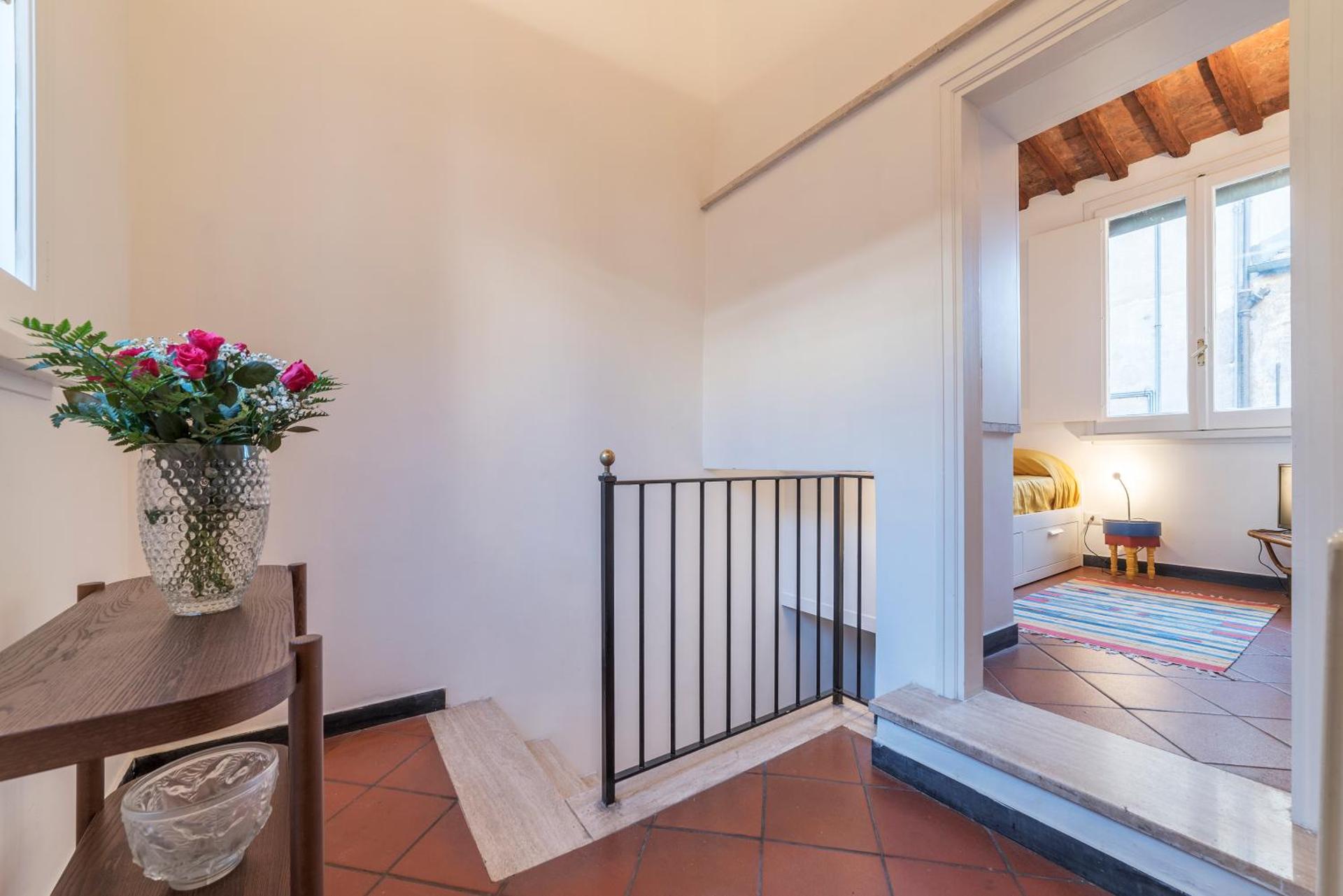 Three bedrooms in world-famous Via Giulia - FromHometoRome