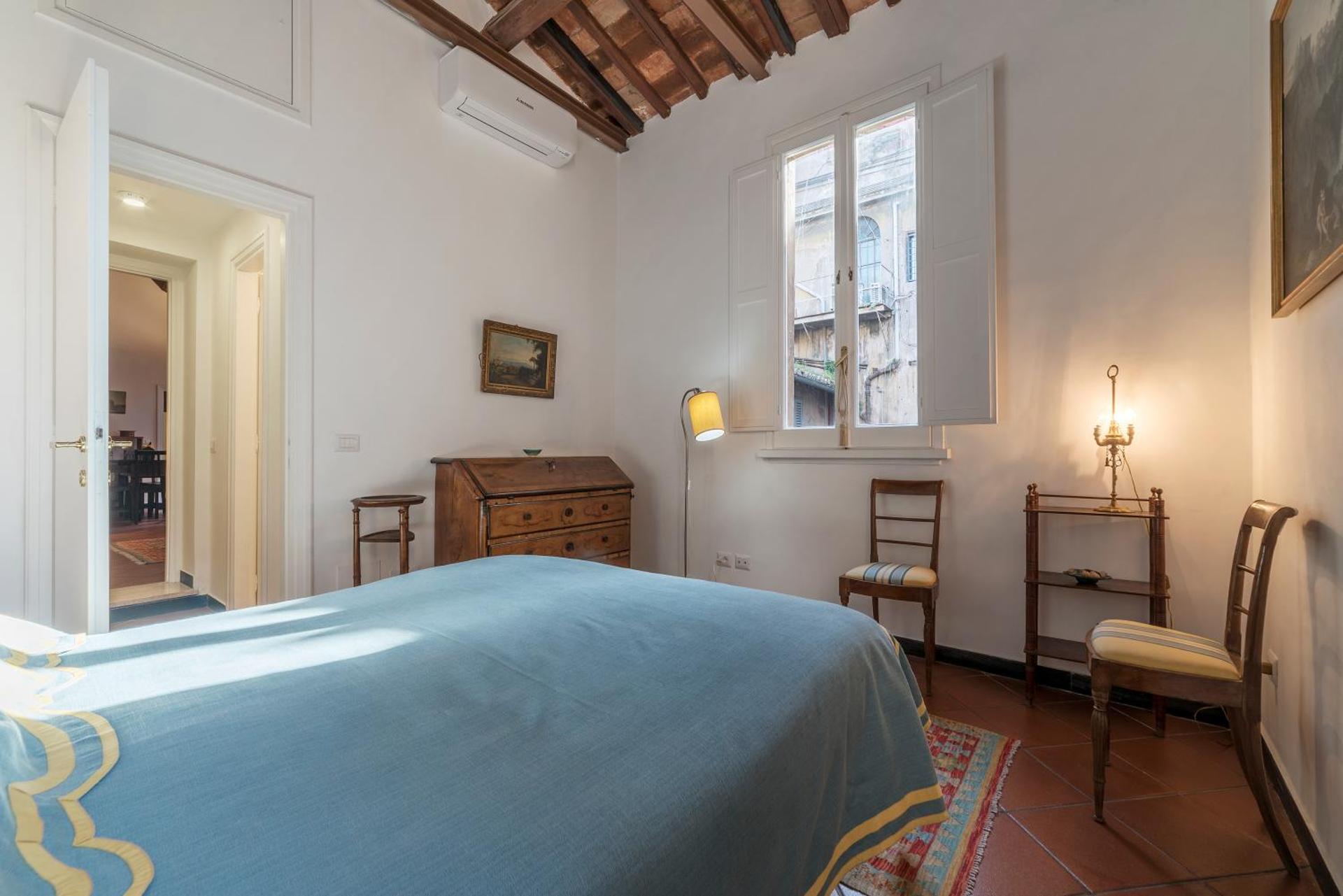 Three bedrooms in world-famous Via Giulia - FromHometoRome