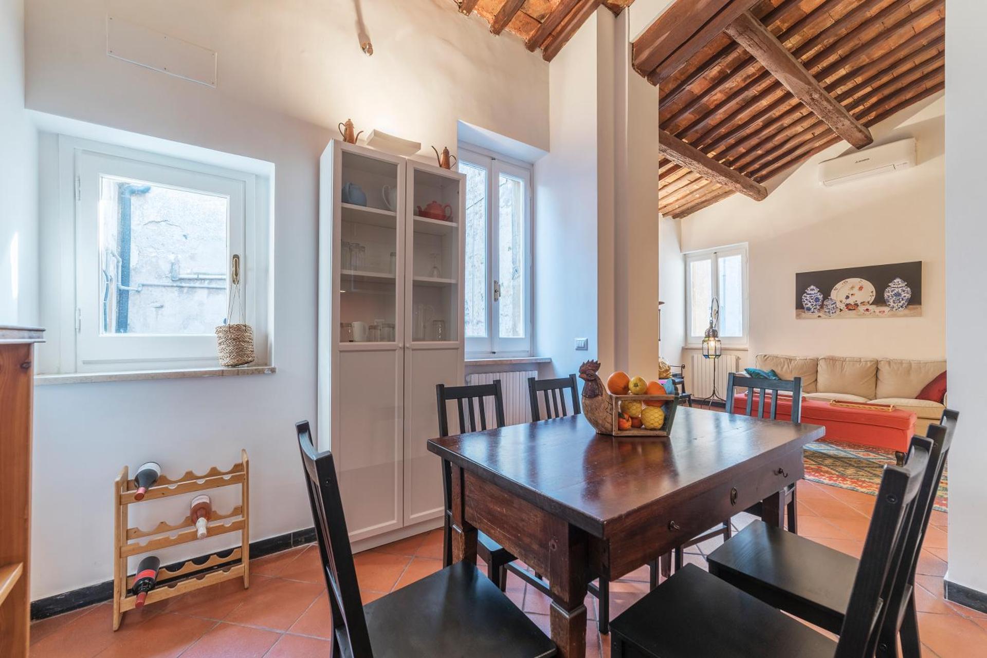 Three bedrooms in world-famous Via Giulia - FromHometoRome