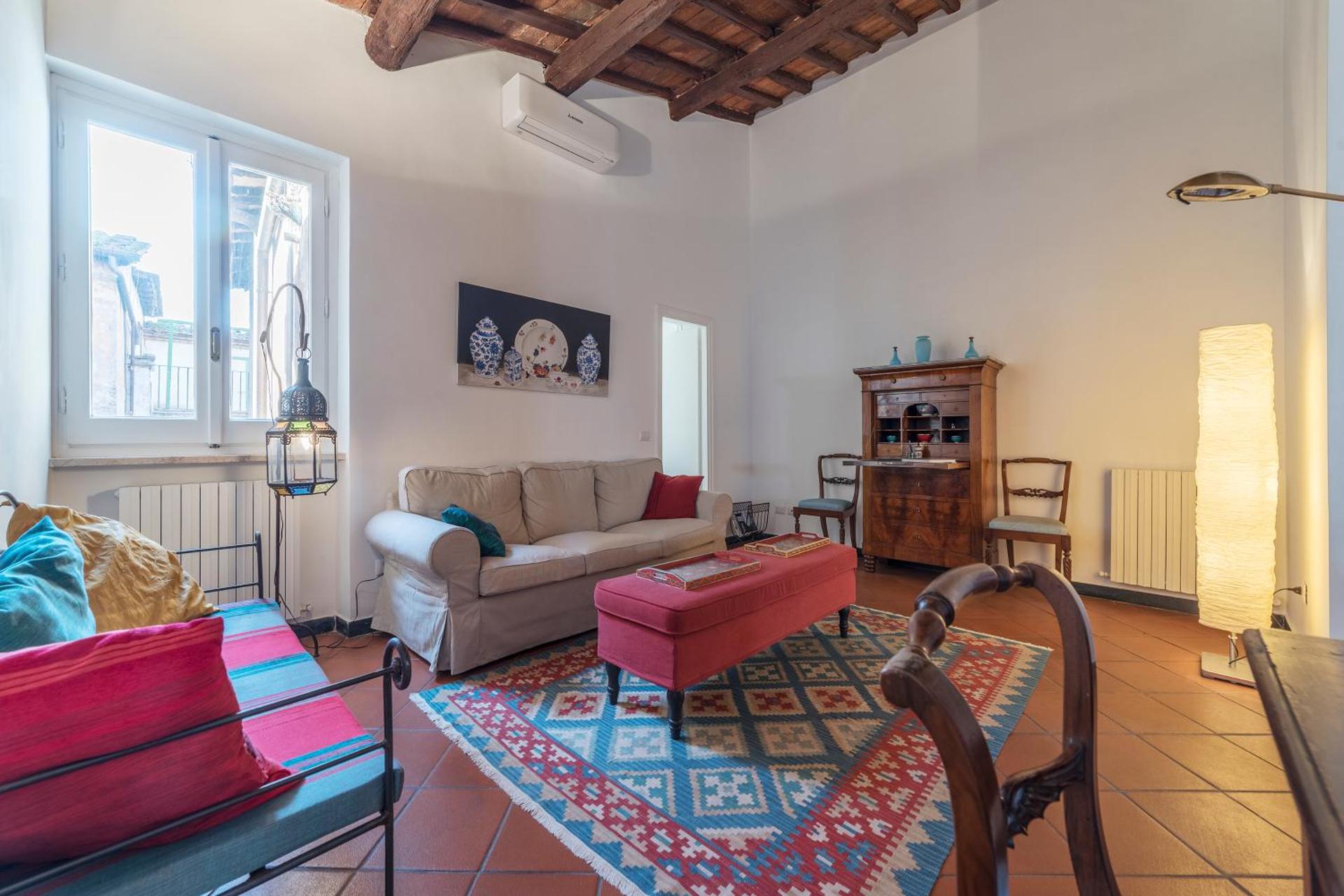 Three bedrooms in world-famous Via Giulia - FromHometoRome