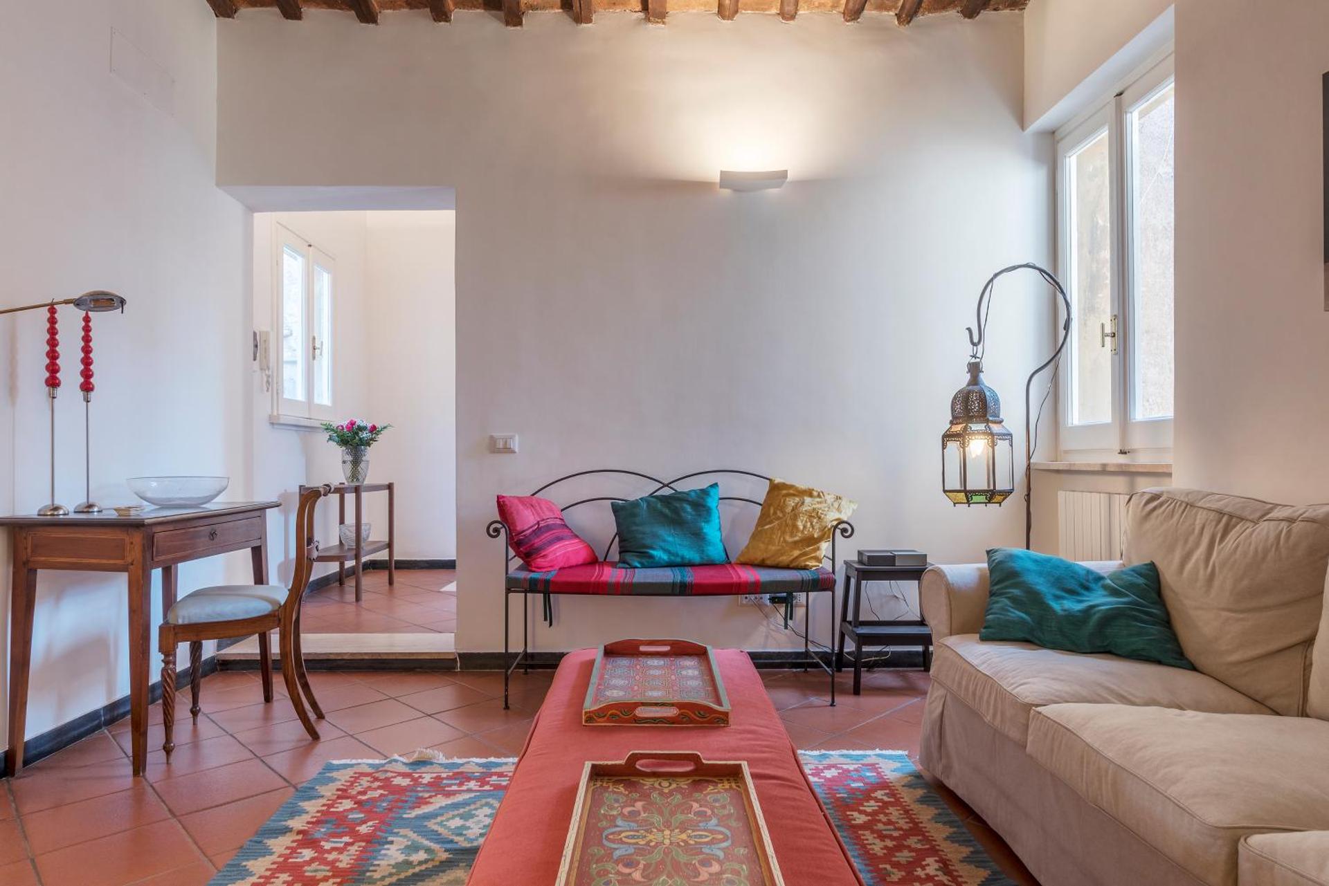 Three bedrooms in world-famous Via Giulia - FromHometoRome