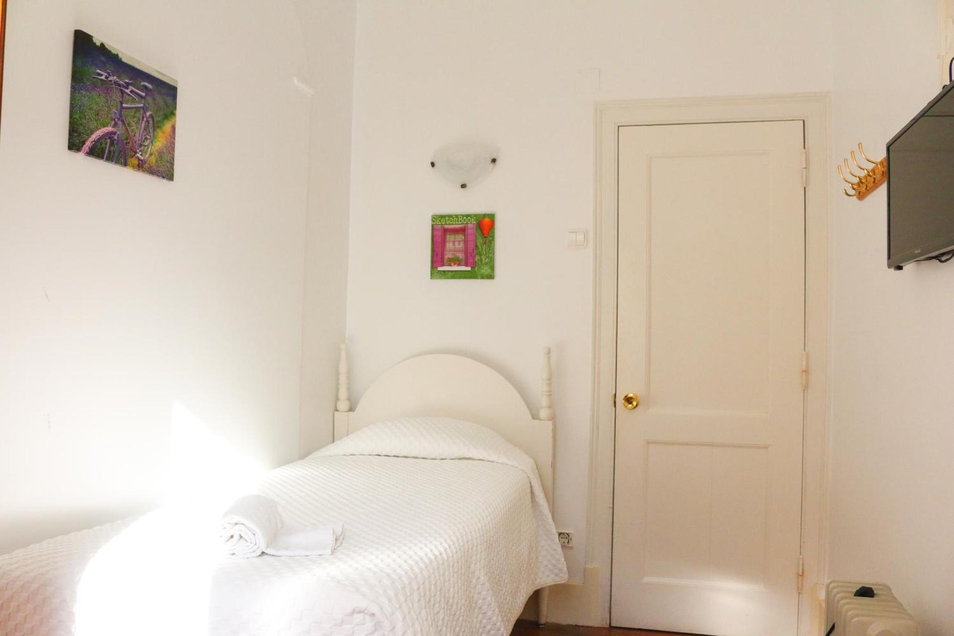 Single Room with Shared Bathroom