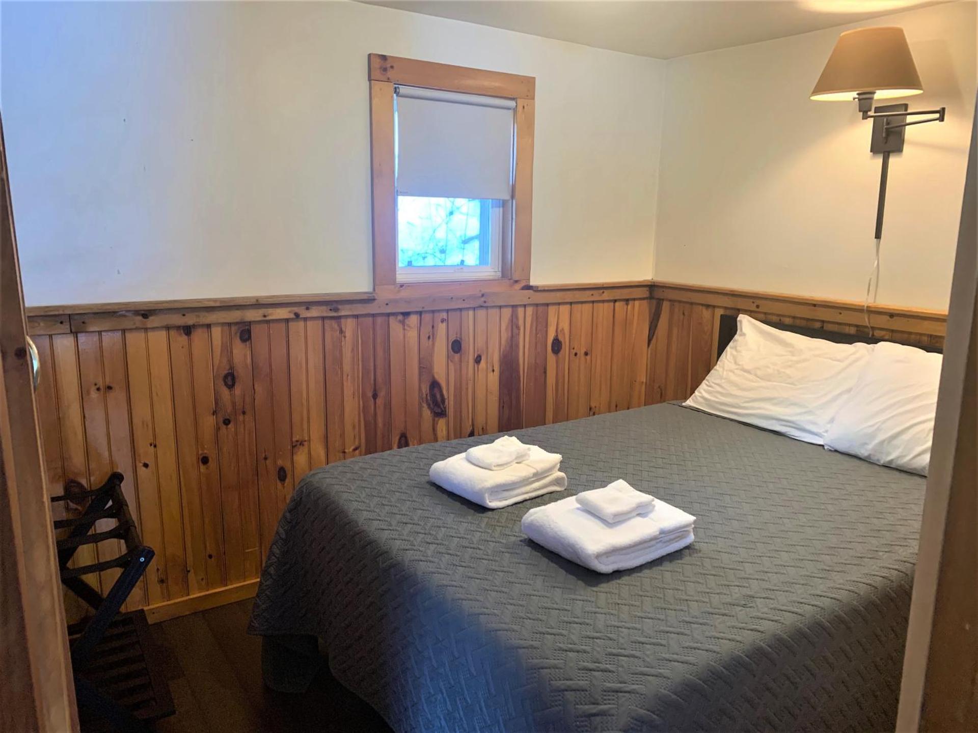 Pine Crest Motel & Cabins