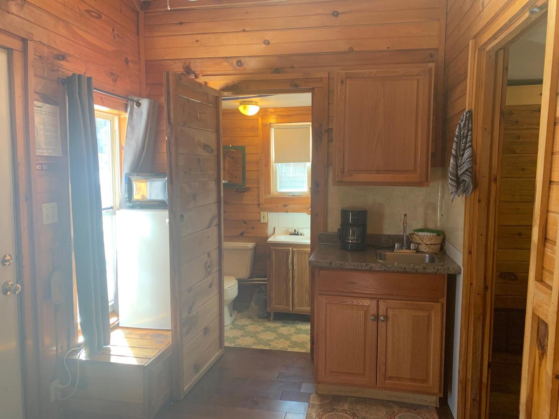 Pine Crest Motel & Cabins