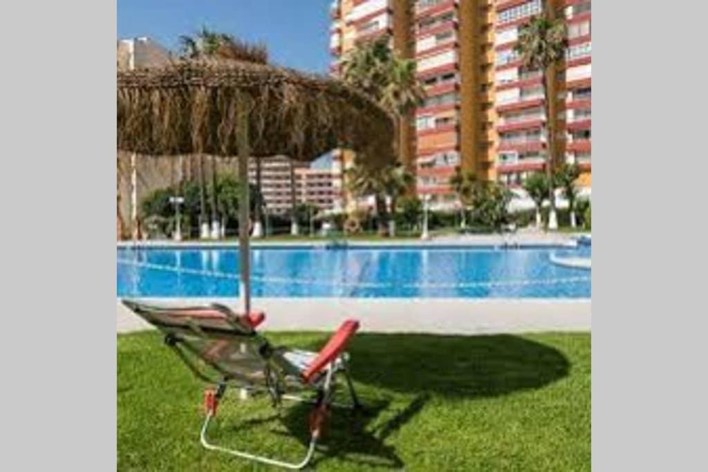 Coqueto apartamento en Puerto Marina con piscina