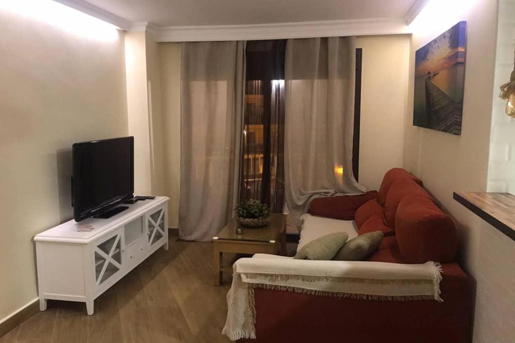 Coqueto apartamento en Puerto Marina con piscina