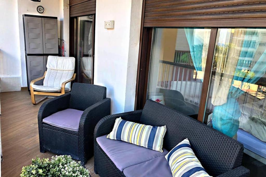 Coqueto apartamento en Puerto Marina con piscina