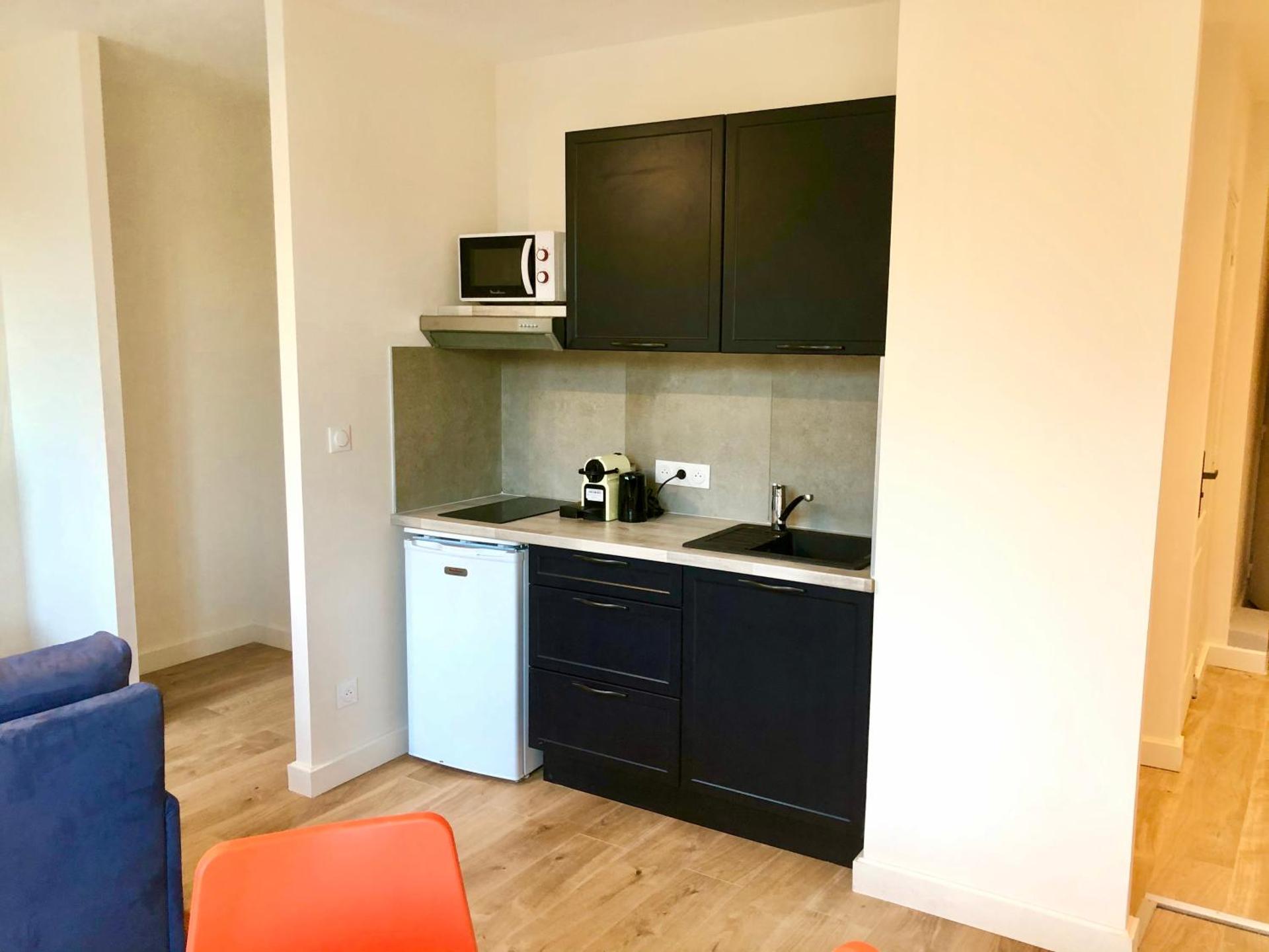 Kitchen or kitchenette