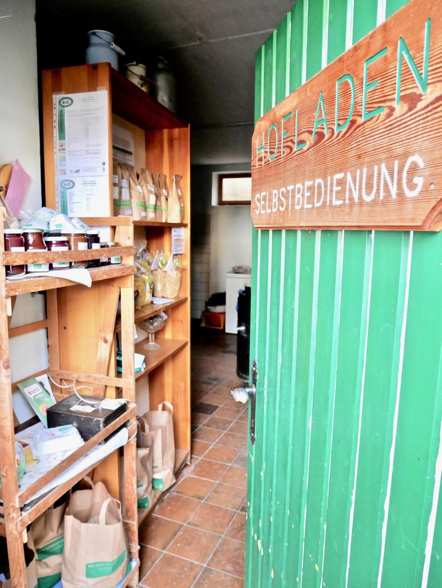 Supermarket/grocery shop