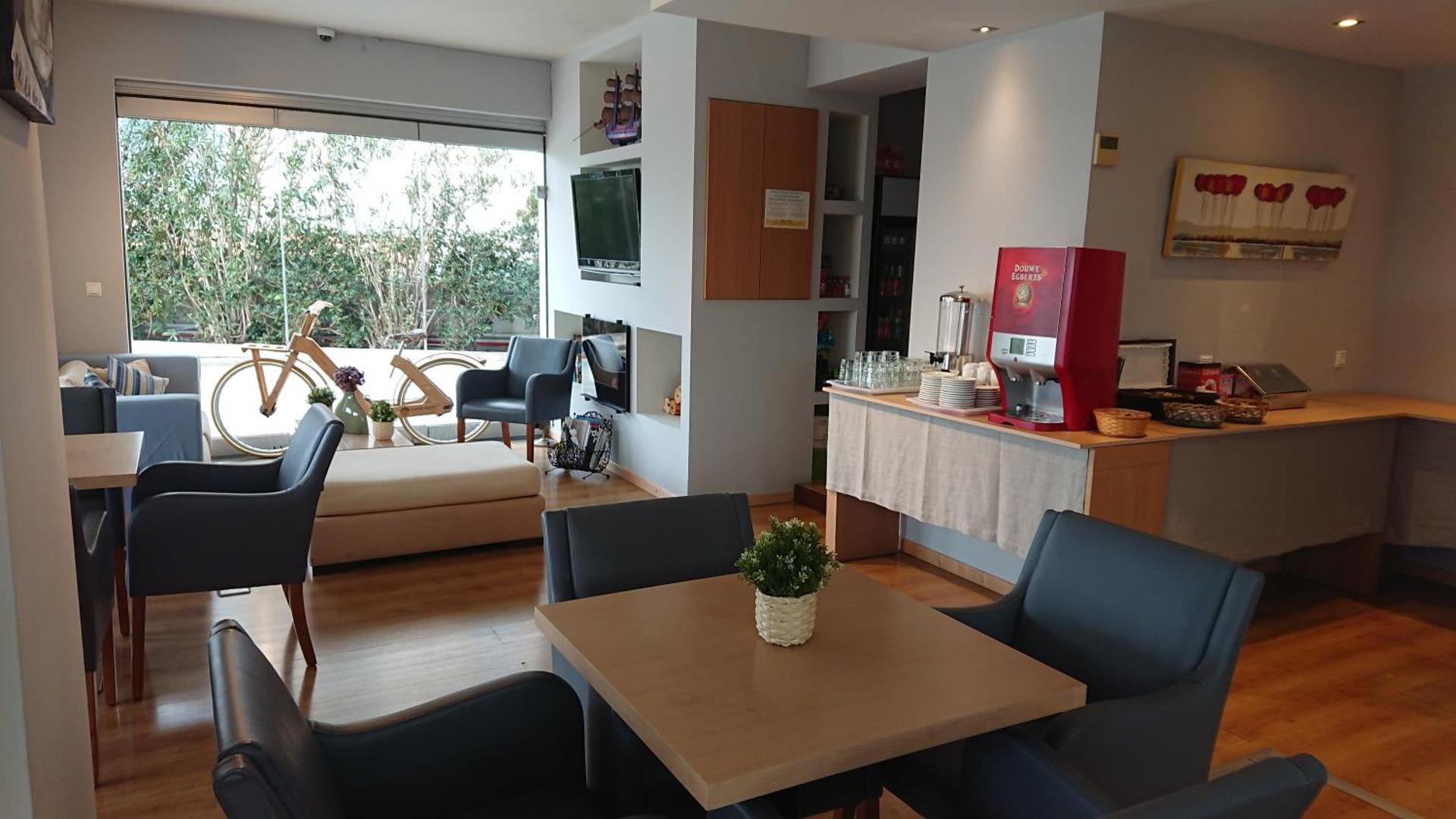 Communal lounge/ TV room