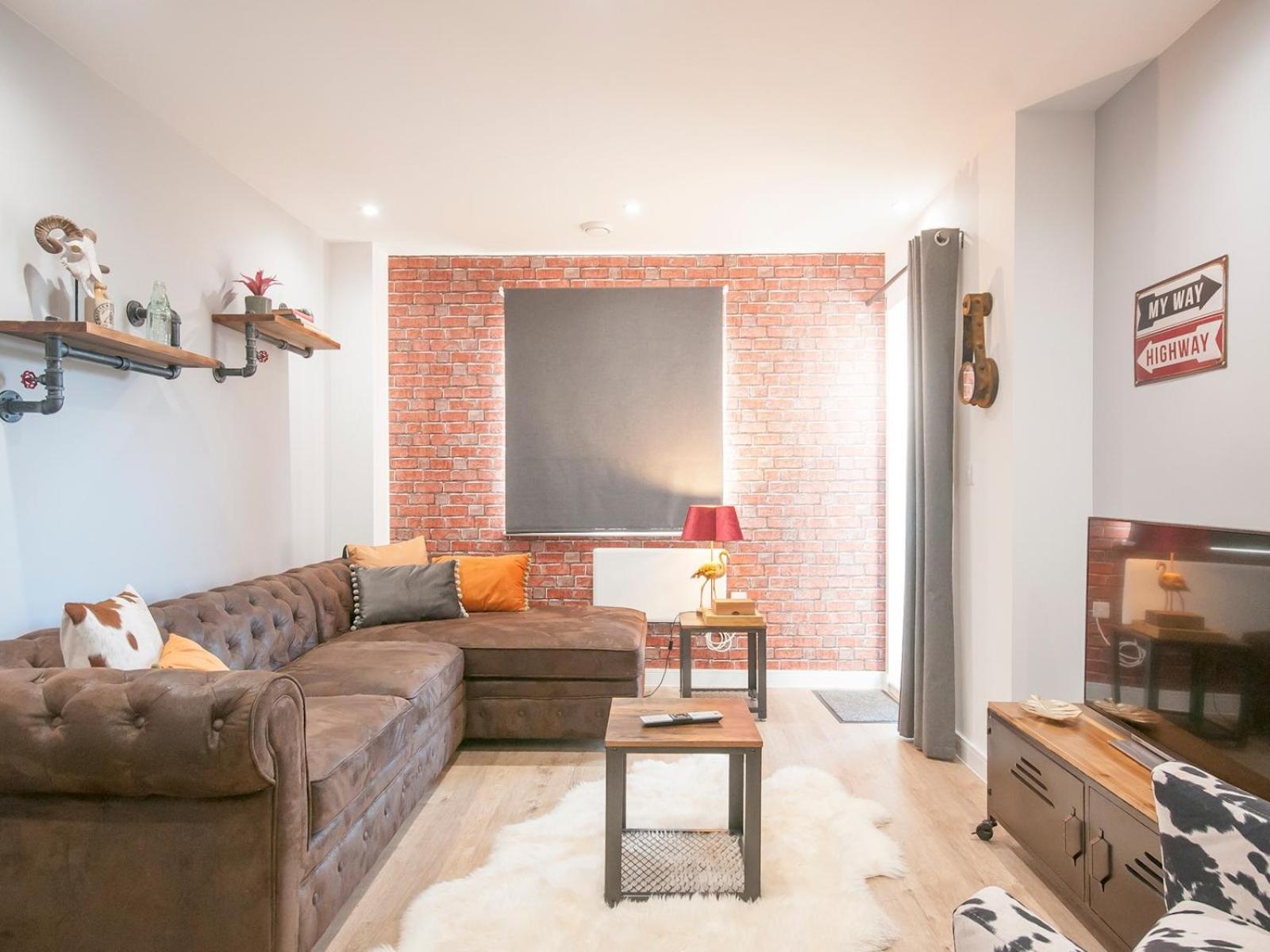 New modern Apt in the City & close to Stadiums - Pass the Keys