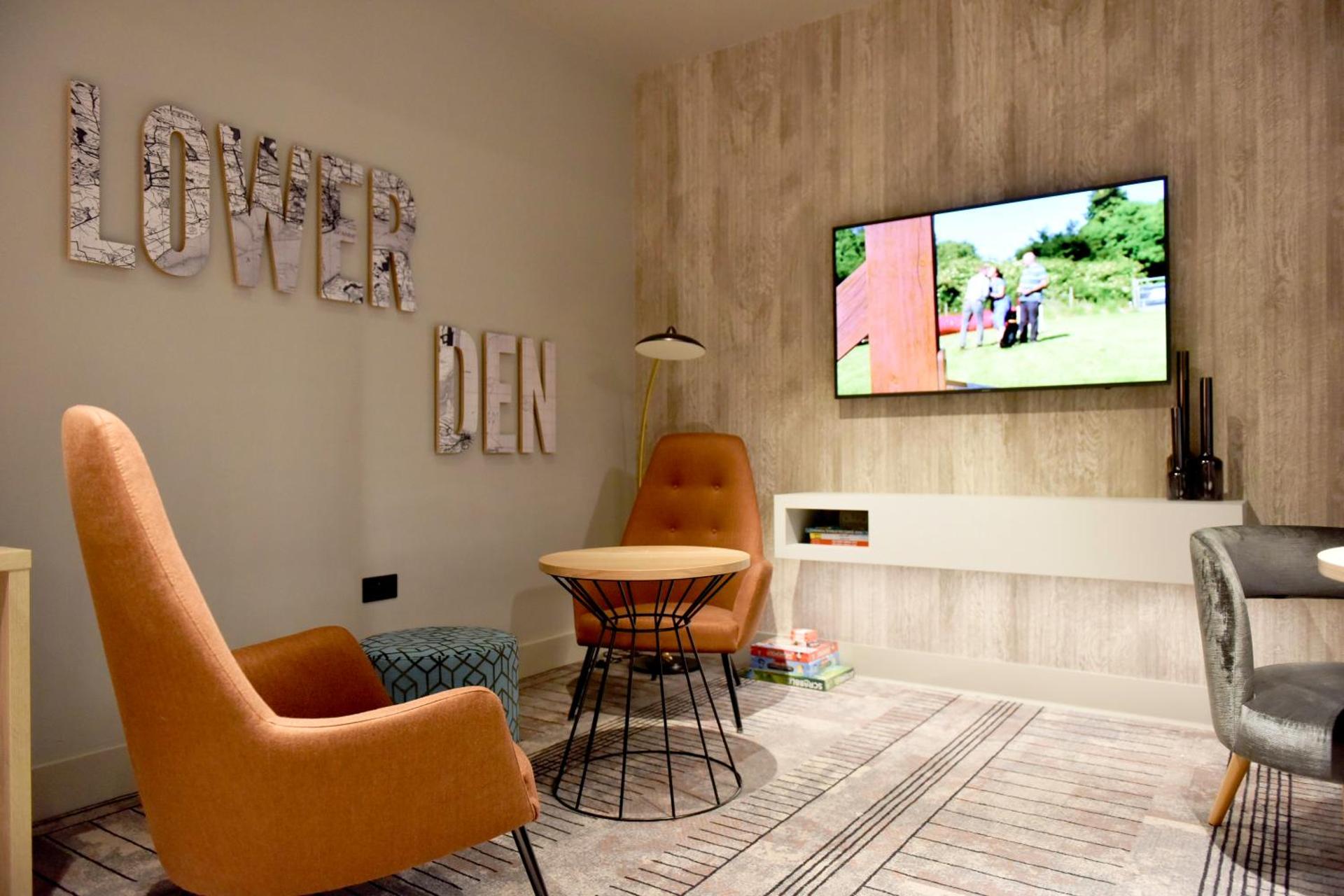 Communal lounge/ TV room