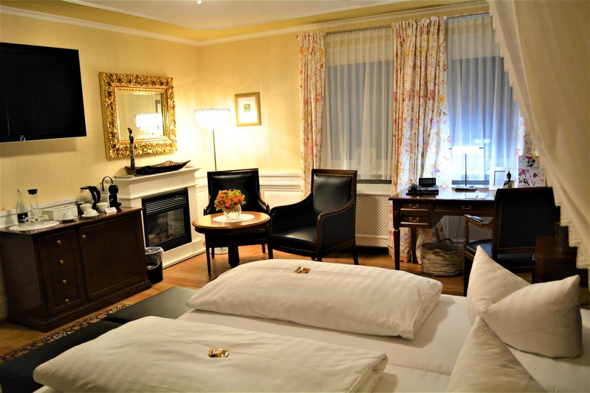 Communal lounge/ TV room