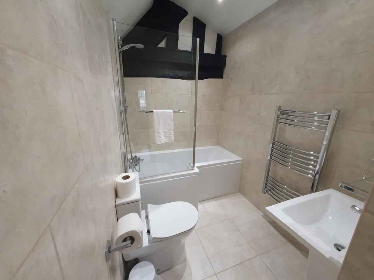 Old Court Hotel & Apartments