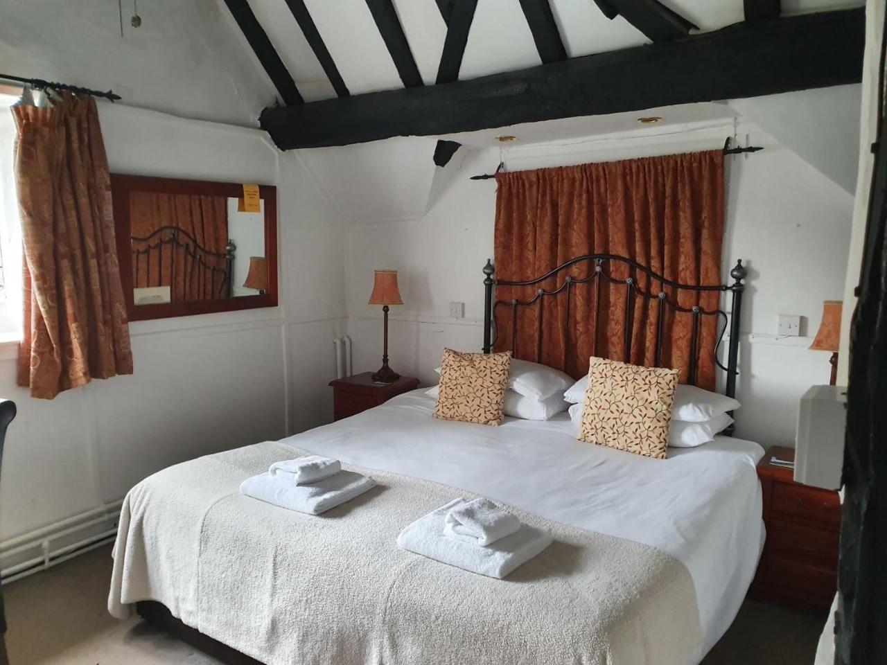 Old Court Hotel & Apartments