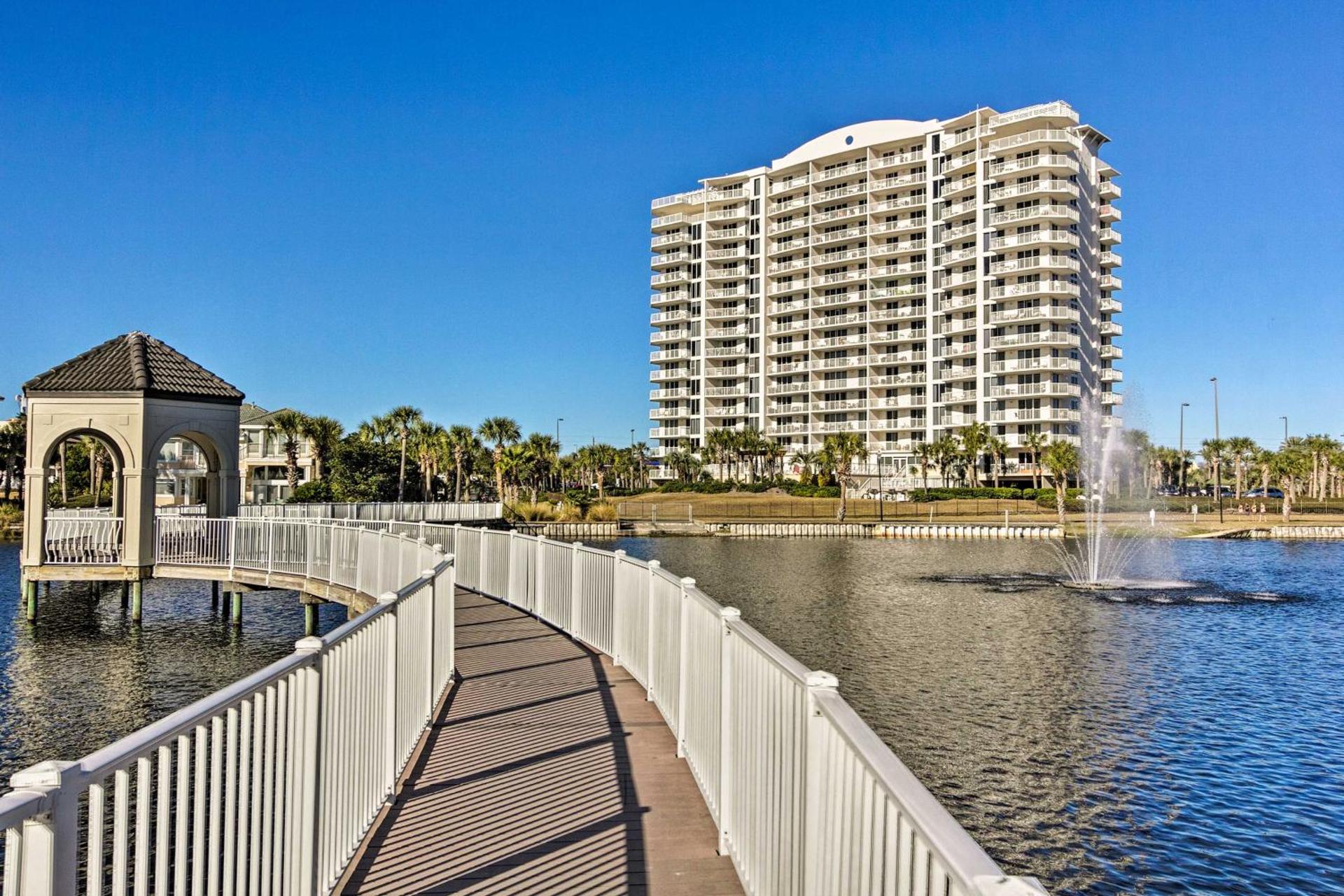 Snowbirds Retreat Walkable Destin Condo with View!