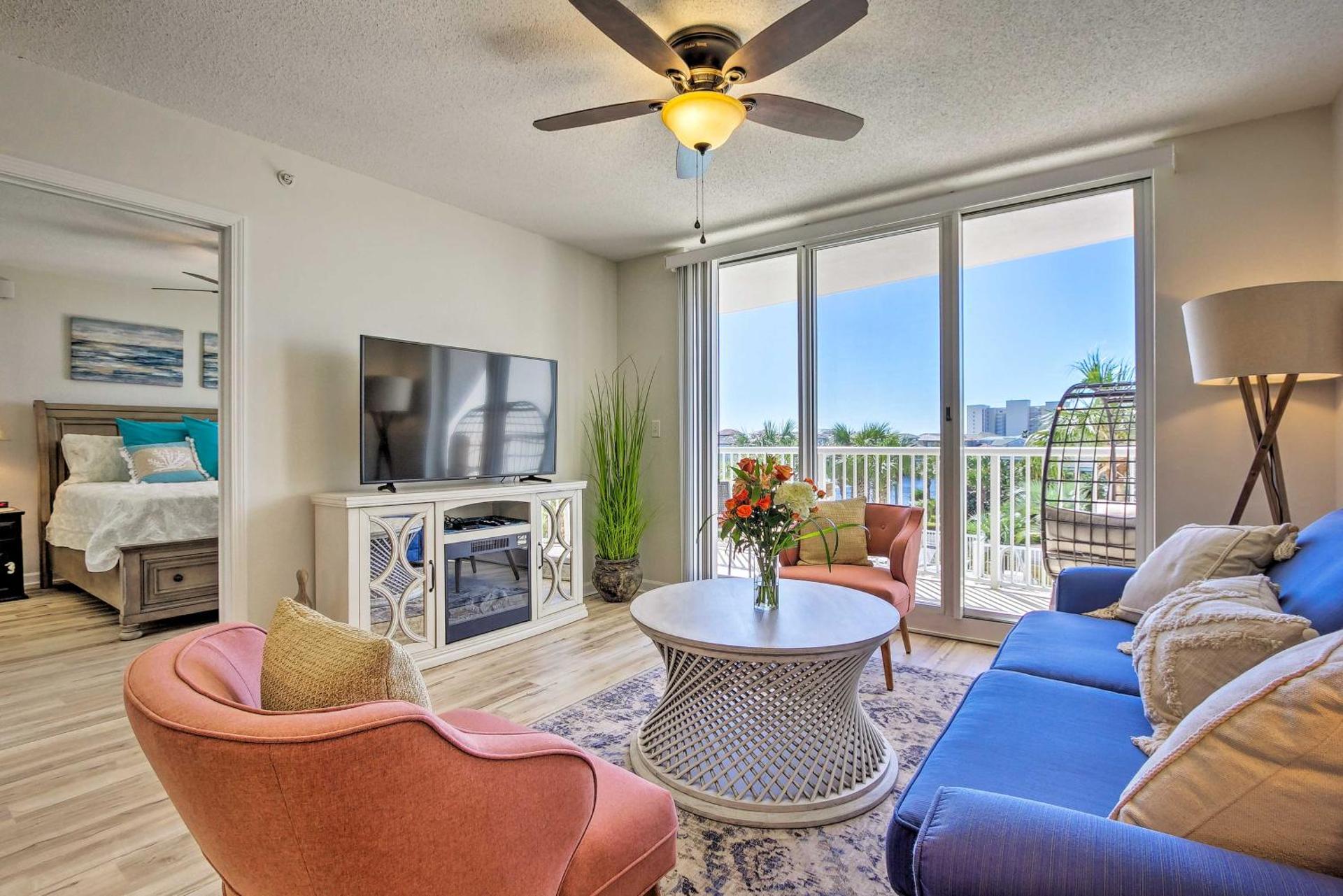 Snowbirds Retreat Walkable Destin Condo with View!